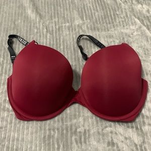 Victoria’s Secret 32DDD perfect shape bra